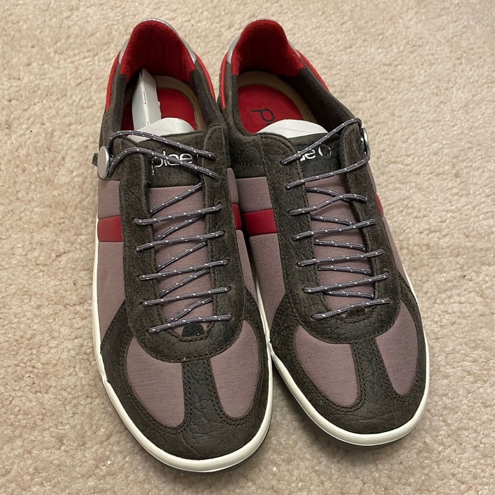 Brand New, never worn Plae Womens size 8